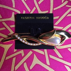Fashion brooch